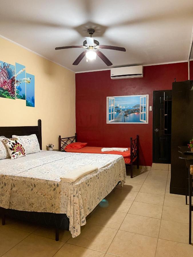 B Aparts Hotel Coxen Hole Dış mekan fotoğraf