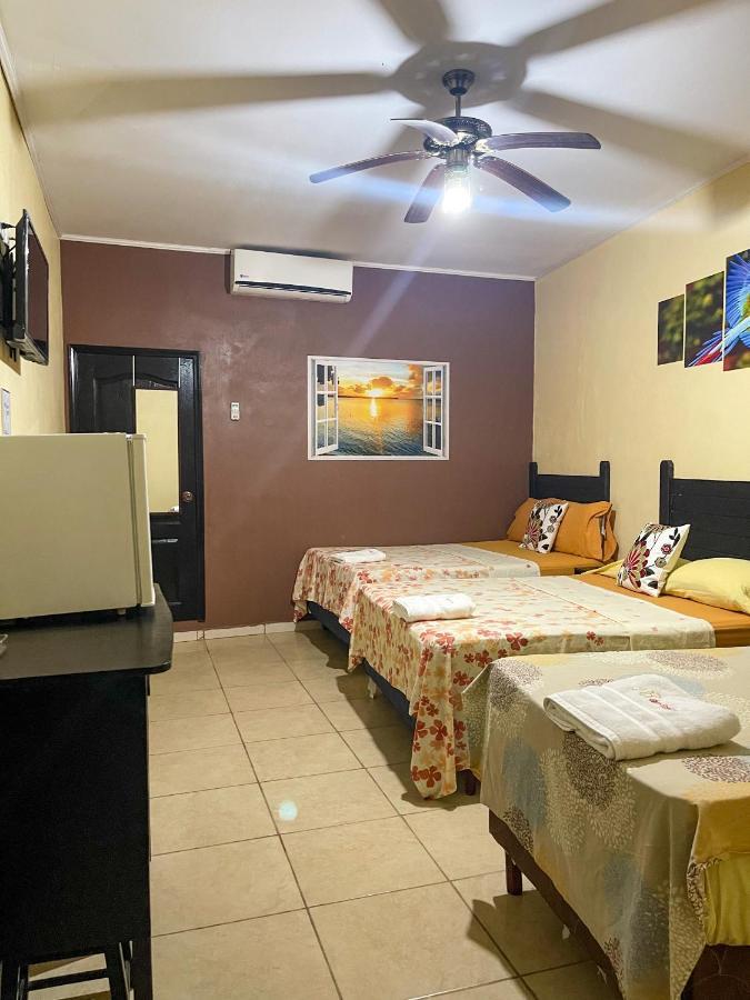 B Aparts Hotel Coxen Hole Dış mekan fotoğraf