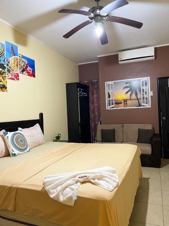 B Aparts Hotel Coxen Hole Dış mekan fotoğraf