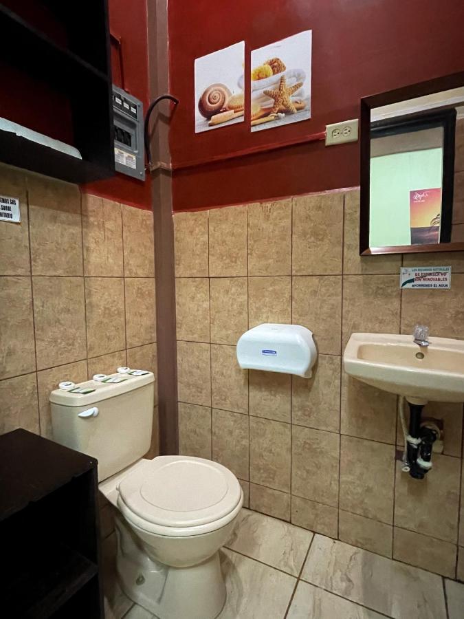 B Aparts Hotel Coxen Hole Dış mekan fotoğraf