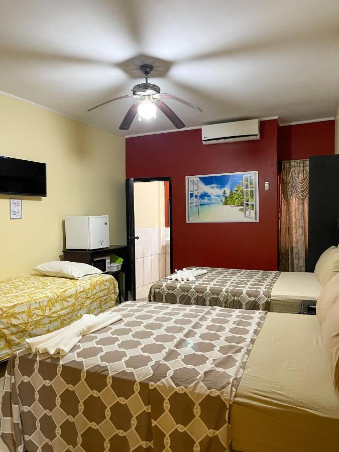 B Aparts Hotel Coxen Hole Dış mekan fotoğraf