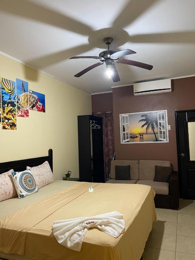 B Aparts Hotel Coxen Hole Dış mekan fotoğraf