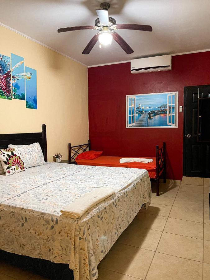 B Aparts Hotel Coxen Hole Dış mekan fotoğraf