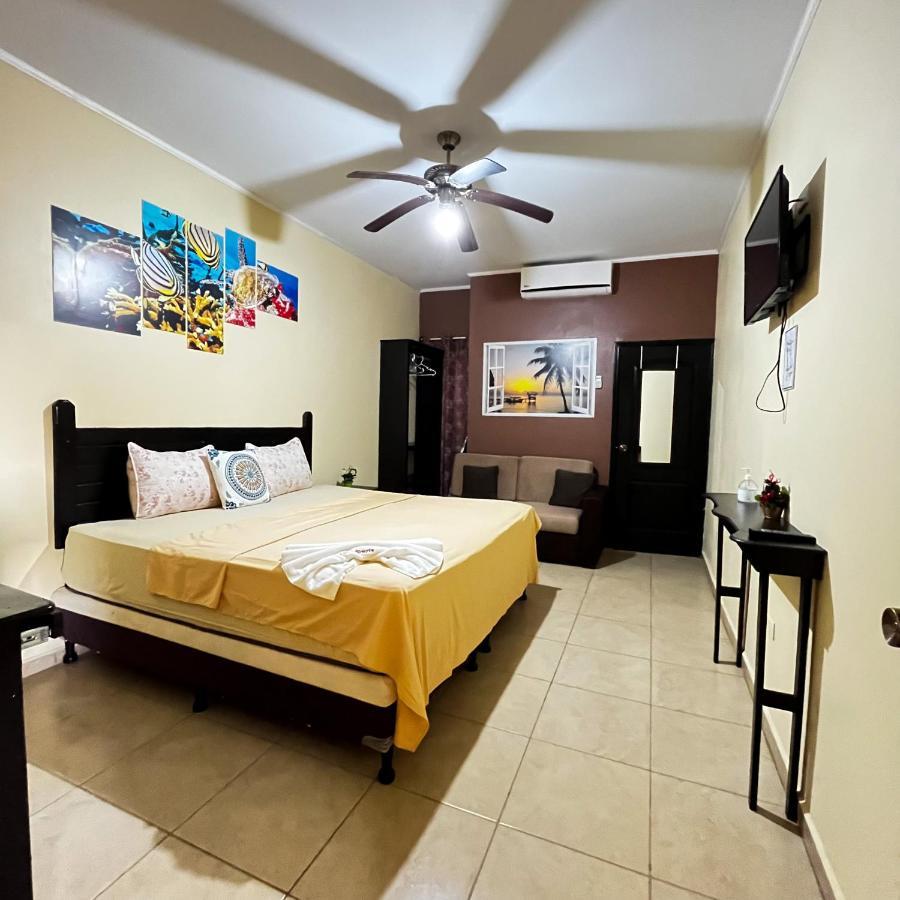 B Aparts Hotel Coxen Hole Dış mekan fotoğraf