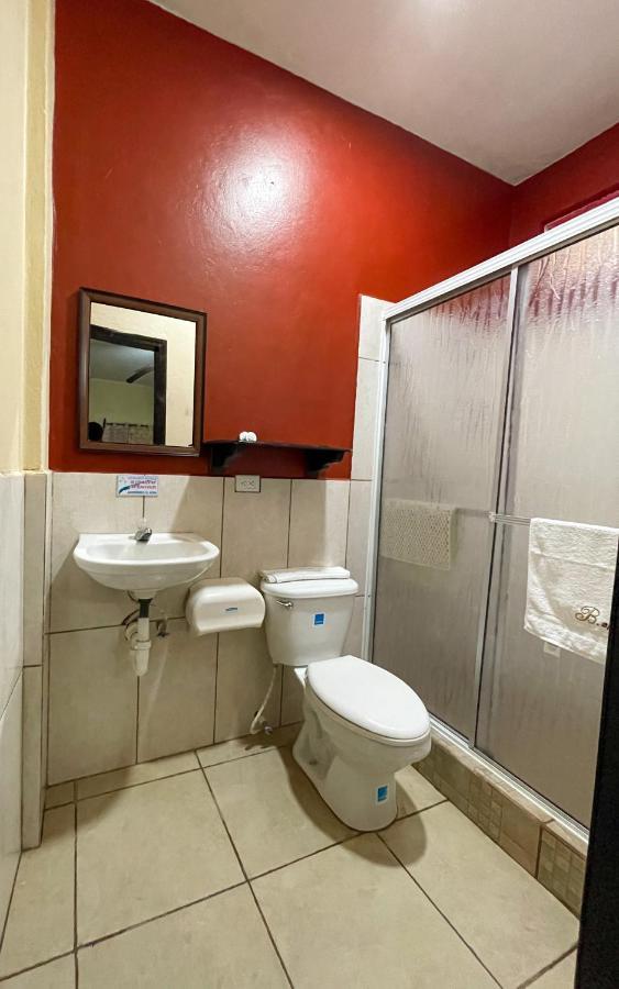 B Aparts Hotel Coxen Hole Dış mekan fotoğraf