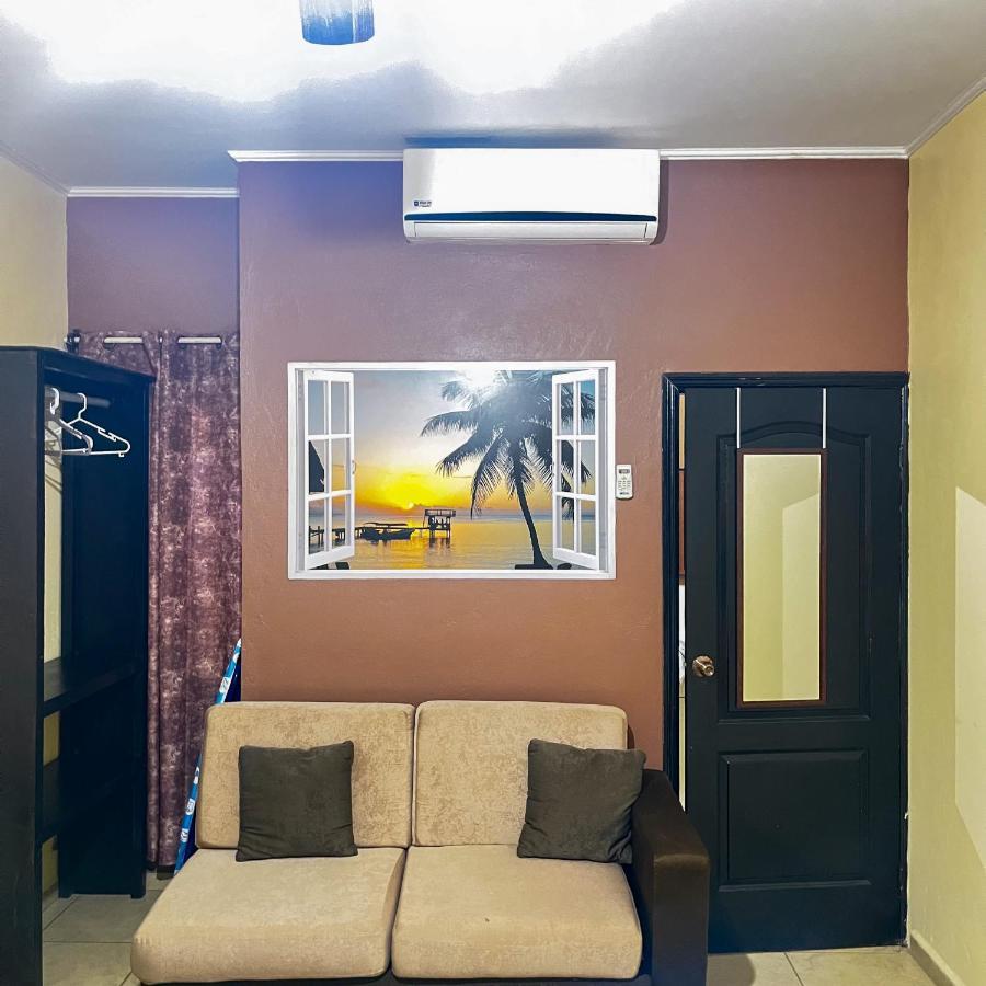 B Aparts Hotel Coxen Hole Dış mekan fotoğraf