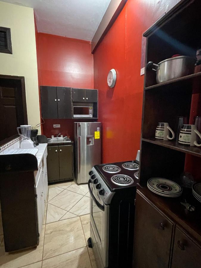 B Aparts Hotel Coxen Hole Dış mekan fotoğraf