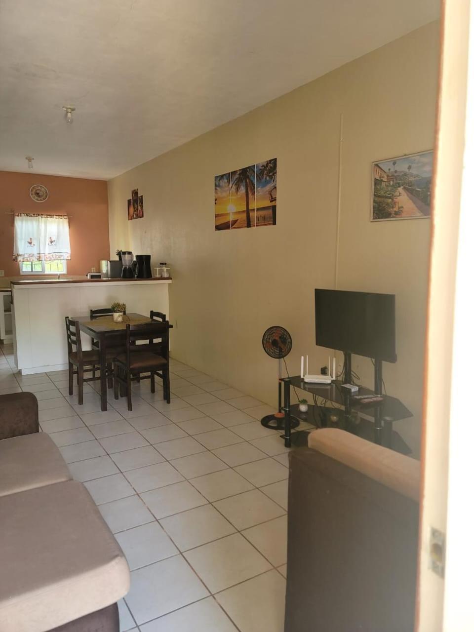 B Aparts Hotel Coxen Hole Dış mekan fotoğraf