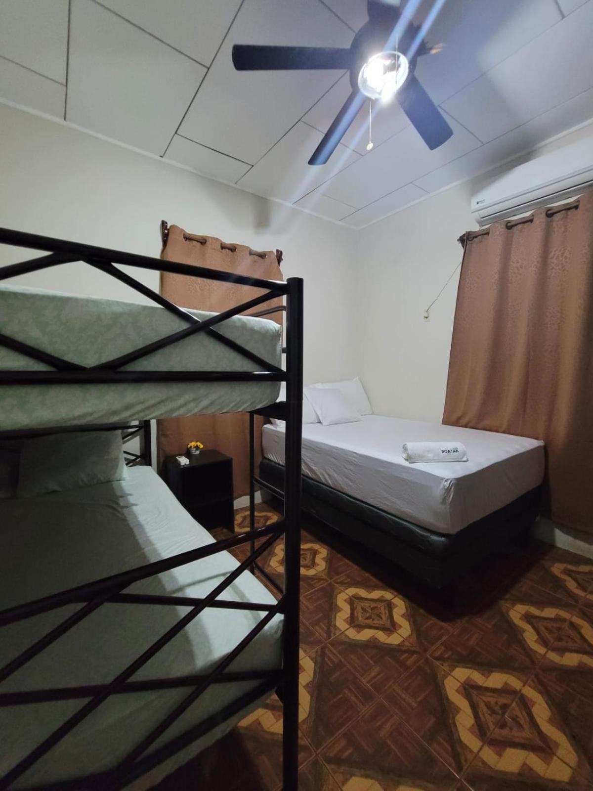 B Aparts Hotel Coxen Hole Dış mekan fotoğraf