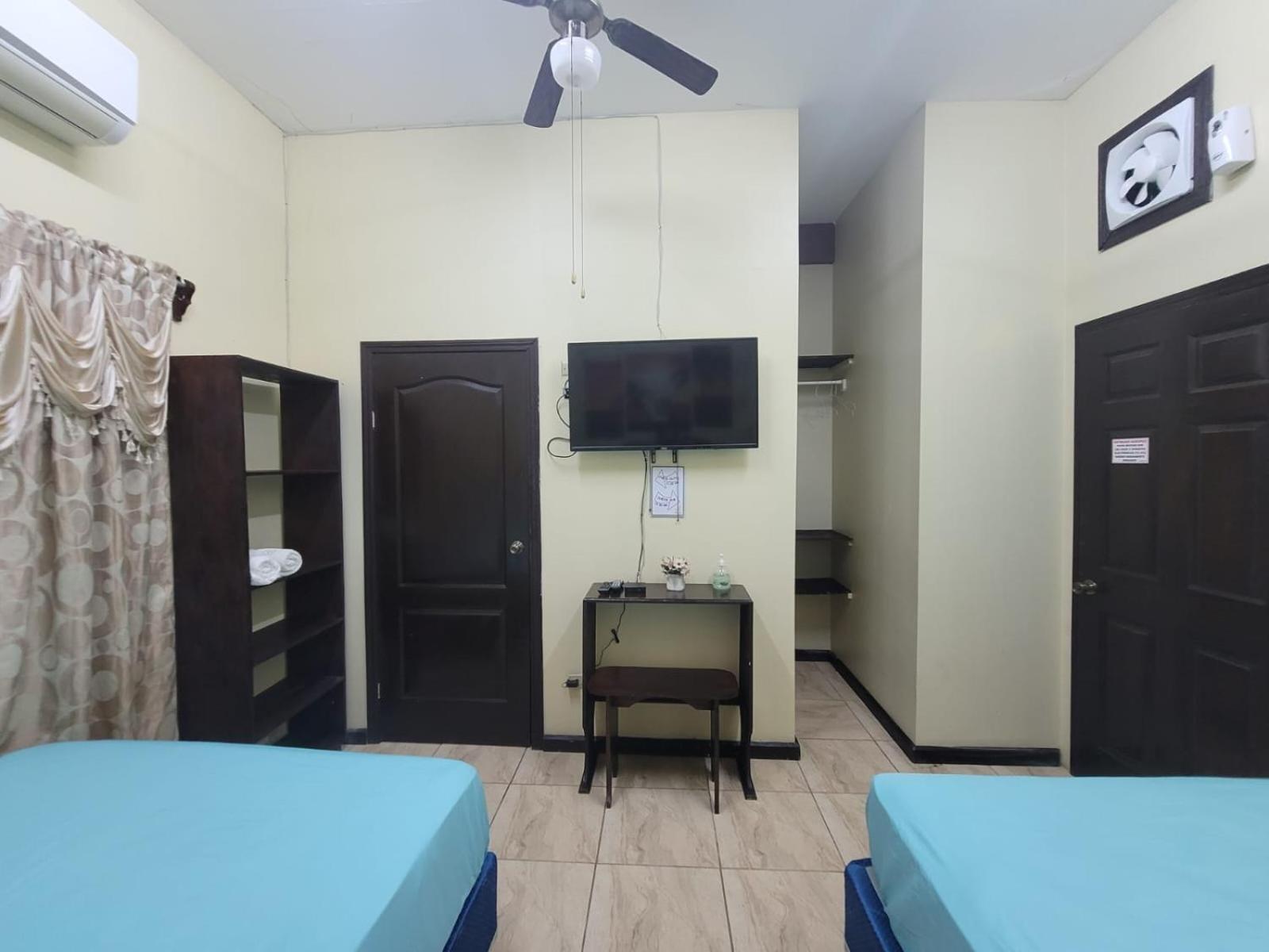 B Aparts Hotel Coxen Hole Dış mekan fotoğraf
