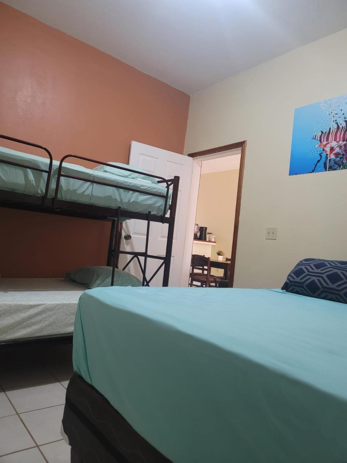 B Aparts Hotel Coxen Hole Dış mekan fotoğraf