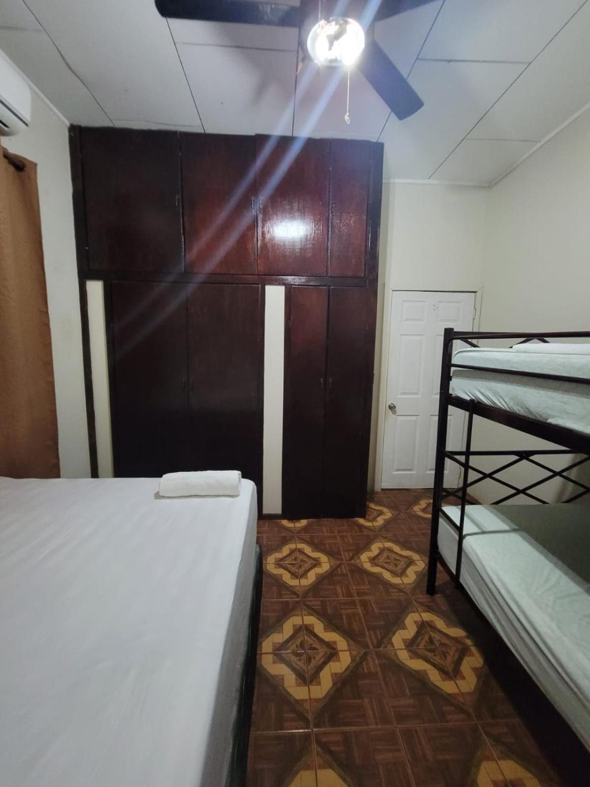 B Aparts Hotel Coxen Hole Dış mekan fotoğraf