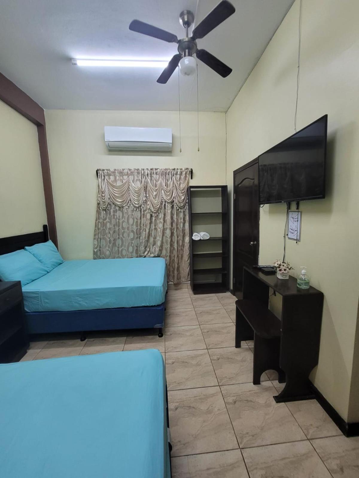 B Aparts Hotel Coxen Hole Dış mekan fotoğraf