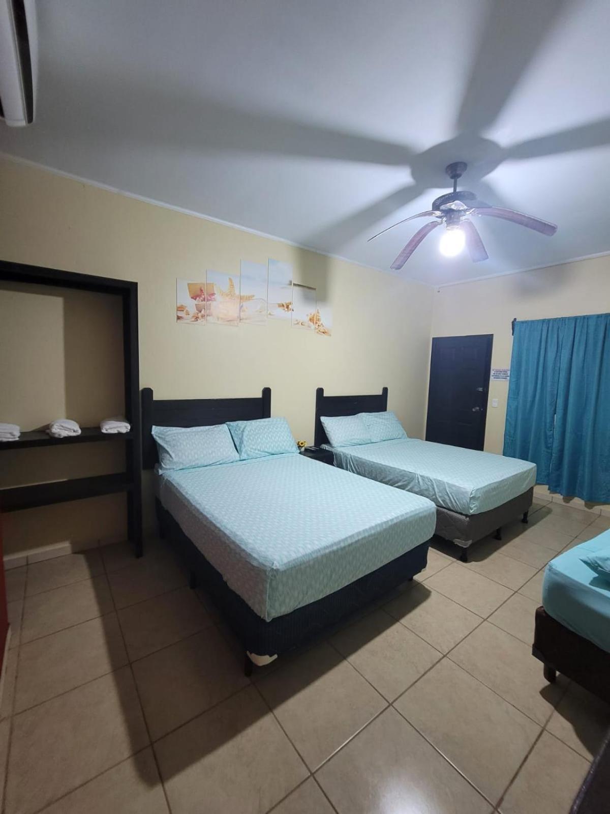 B Aparts Hotel Coxen Hole Dış mekan fotoğraf
