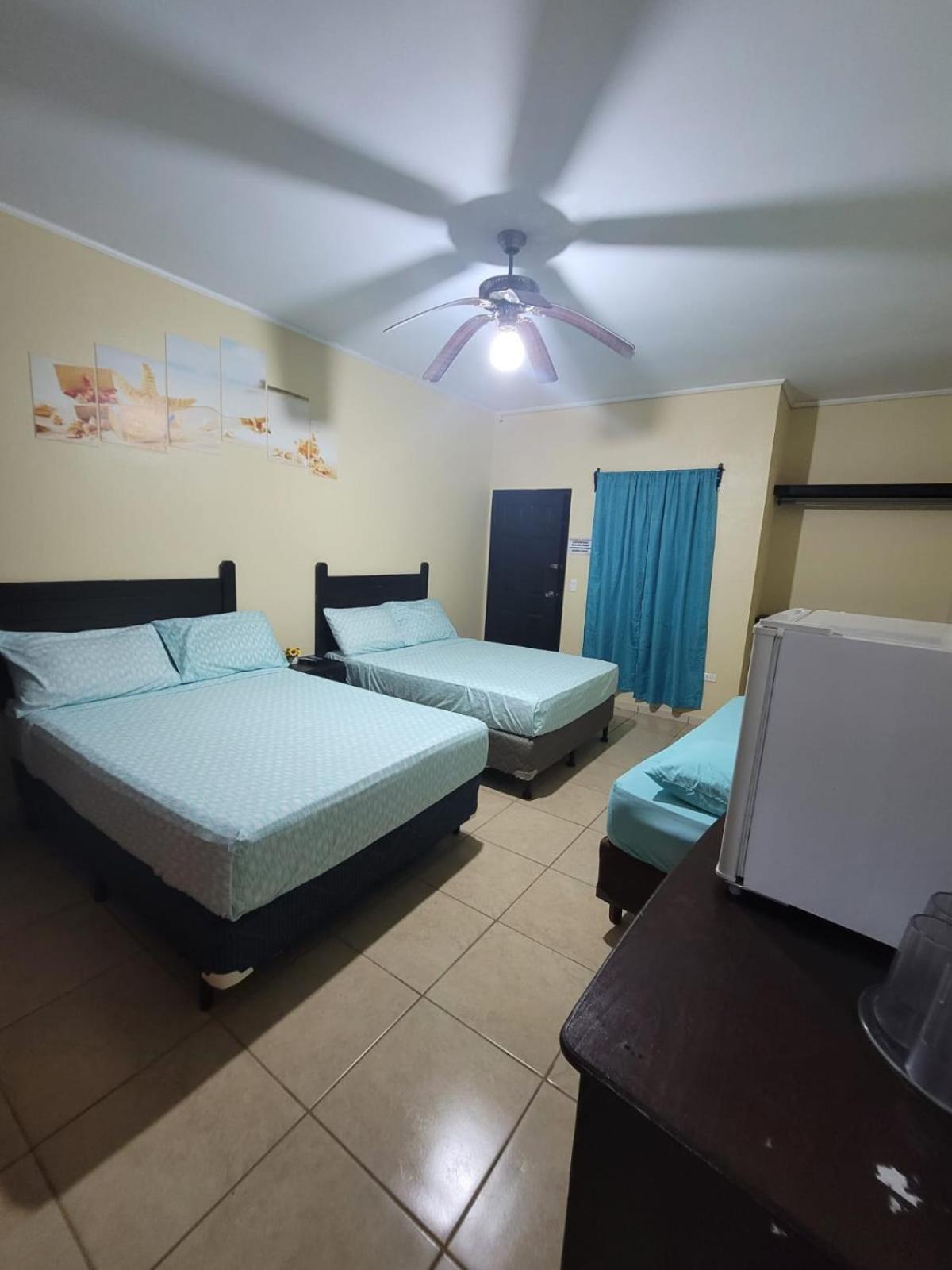 B Aparts Hotel Coxen Hole Dış mekan fotoğraf