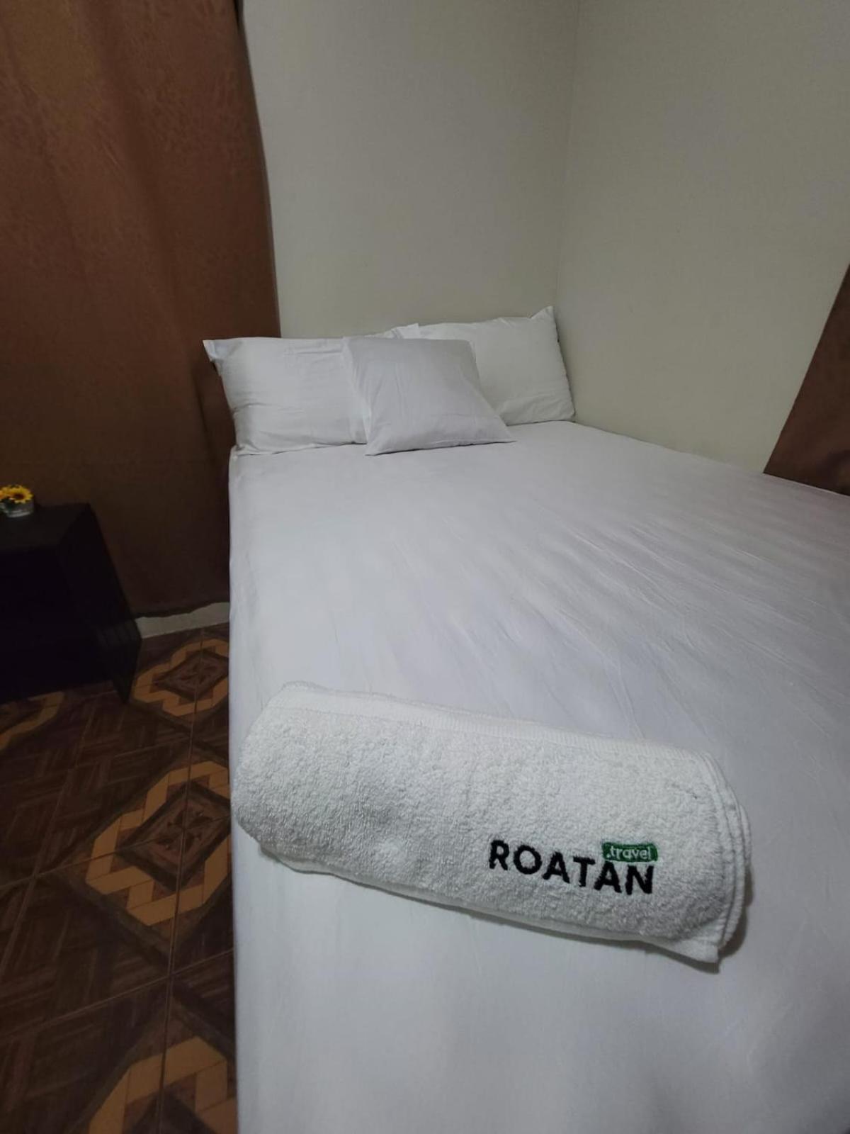 B Aparts Hotel Coxen Hole Dış mekan fotoğraf