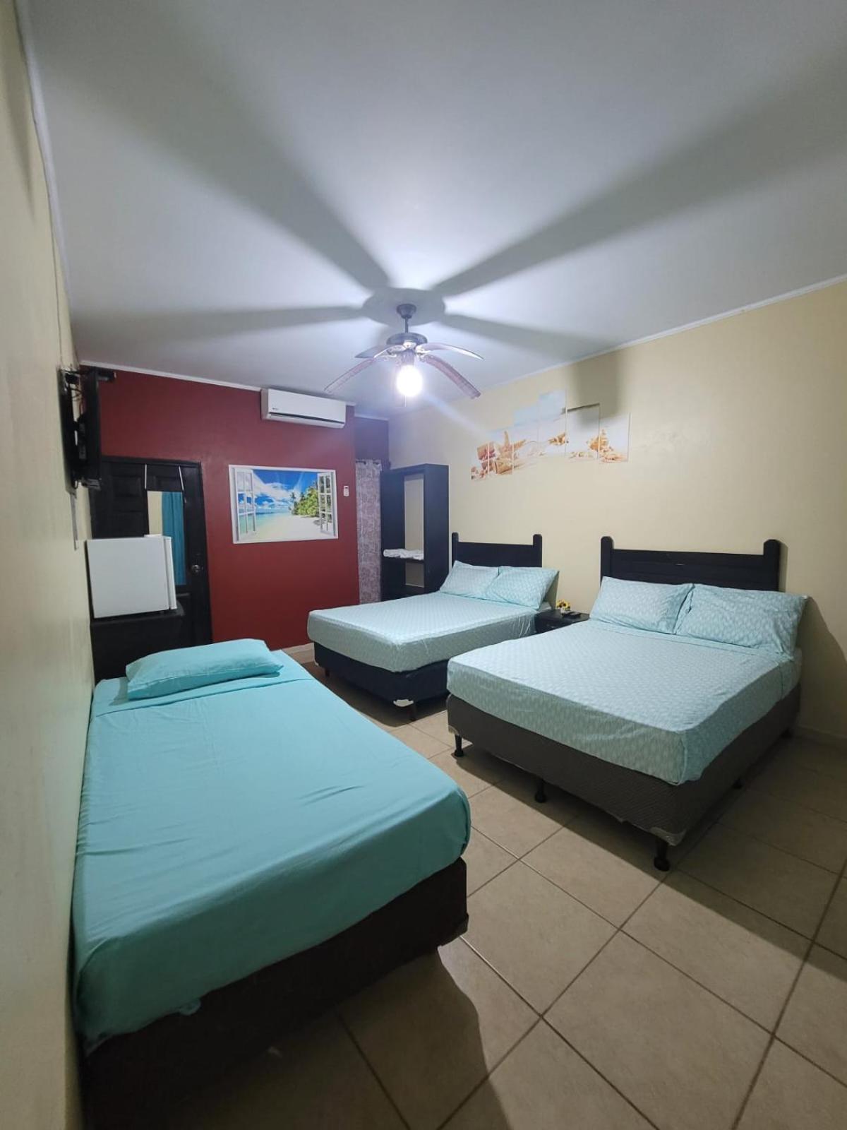 B Aparts Hotel Coxen Hole Dış mekan fotoğraf