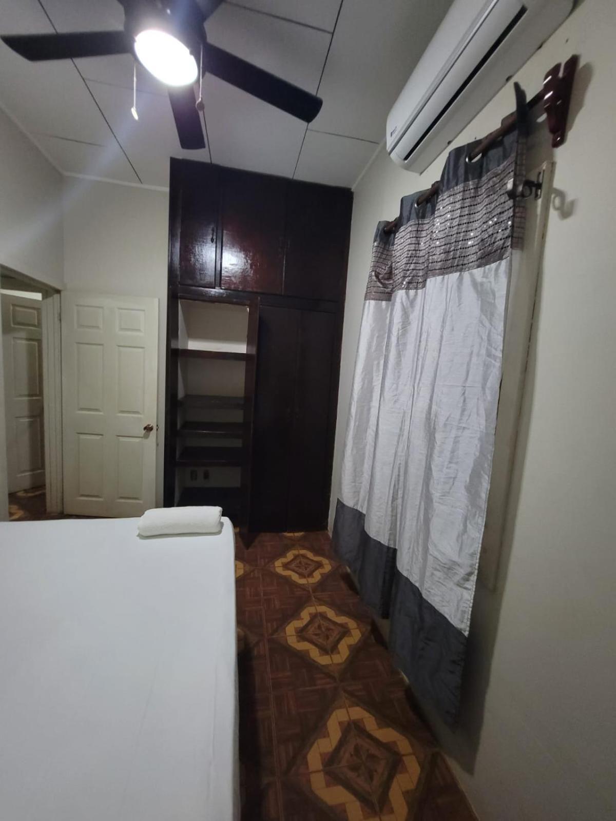 B Aparts Hotel Coxen Hole Dış mekan fotoğraf