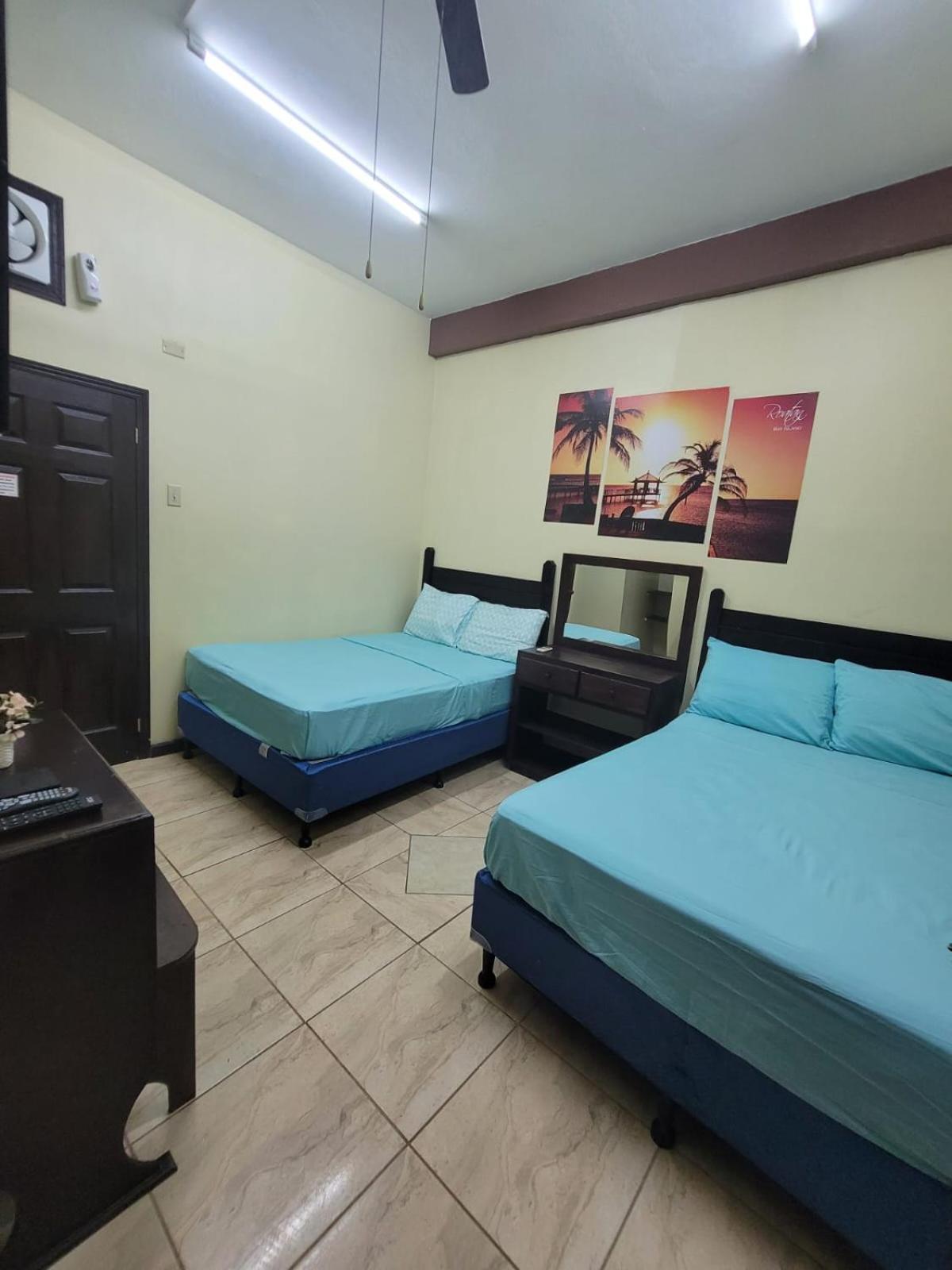 B Aparts Hotel Coxen Hole Dış mekan fotoğraf