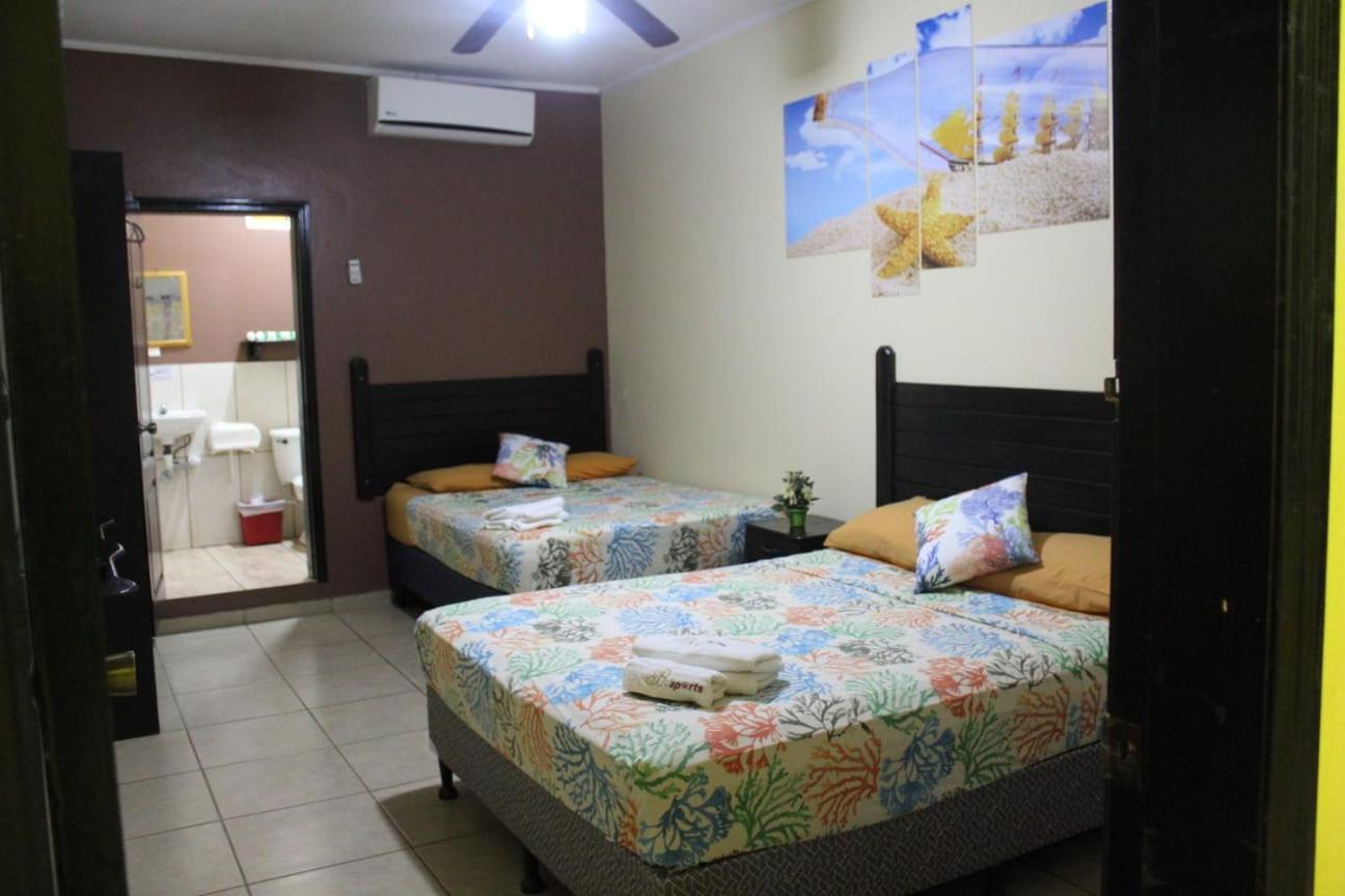 B Aparts Hotel Coxen Hole Dış mekan fotoğraf