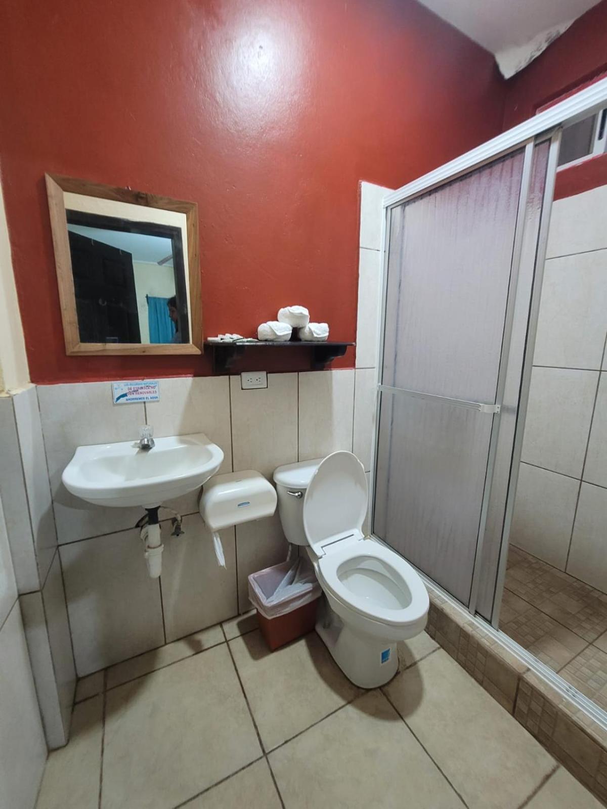 B Aparts Hotel Coxen Hole Dış mekan fotoğraf